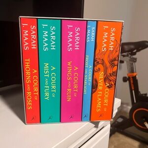 A Court Of Thorns and Roses Book Set (ACOTAR)
